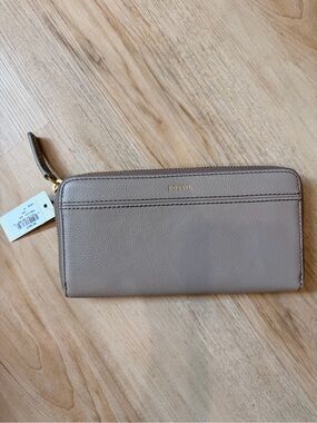 Fossil- Taupe Leather Wallet